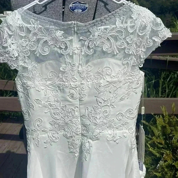 Wedding dress. Size 10. Seems to run small. - Picture 9 of 12